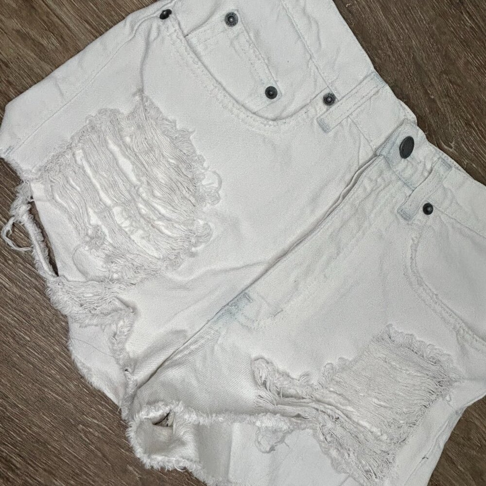 Distressed High Waisted Short - Picture 6 of 8